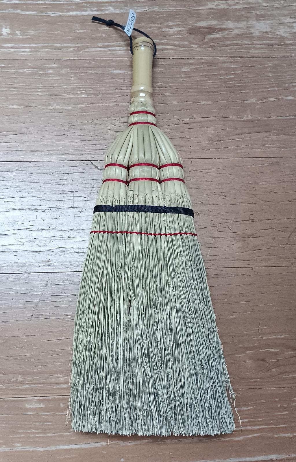 白木屋傳兵衛京橋本店　「篠柄箒（しのえぼうき）」【第2回中央区推奨土産品】